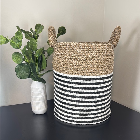 Ballard Designs Other - Ballard Designs Teagan Natural Basket Medium